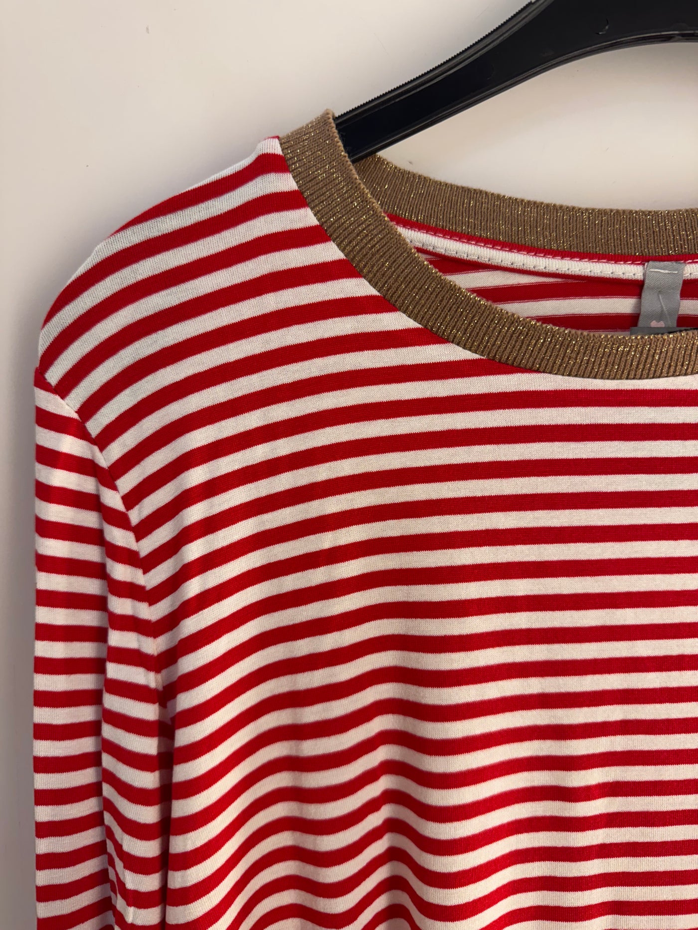 Lisbeth Merrild T-shirt stríput v/gullkanti [4 farvur]