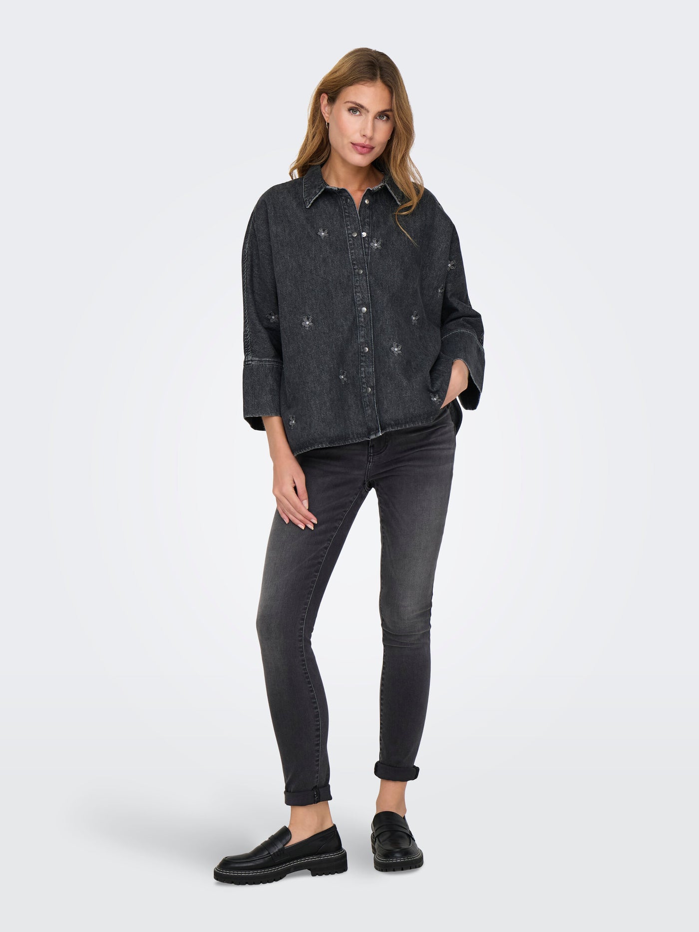 Grace 3/4 flower Emb shirt