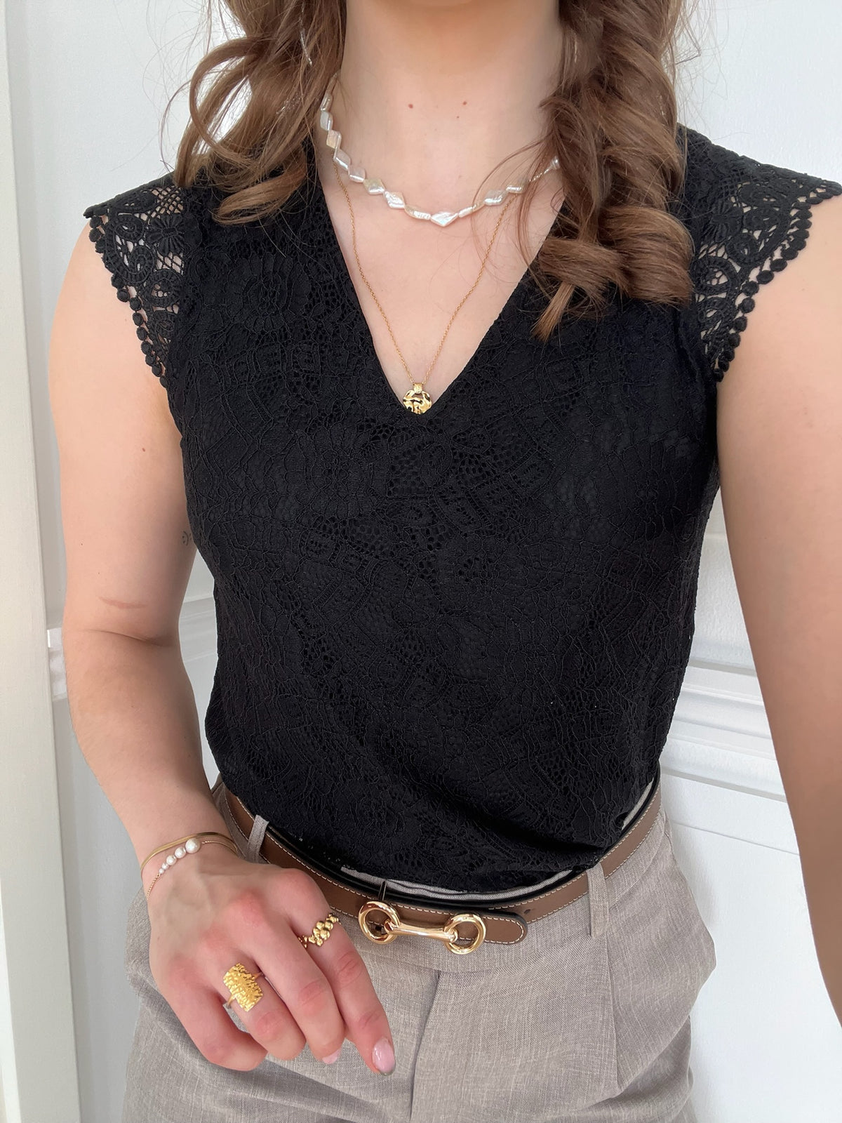 Olline lace v-neck