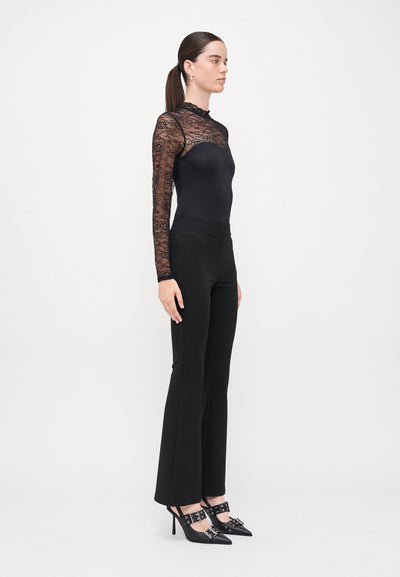 Sia v-neck lace body