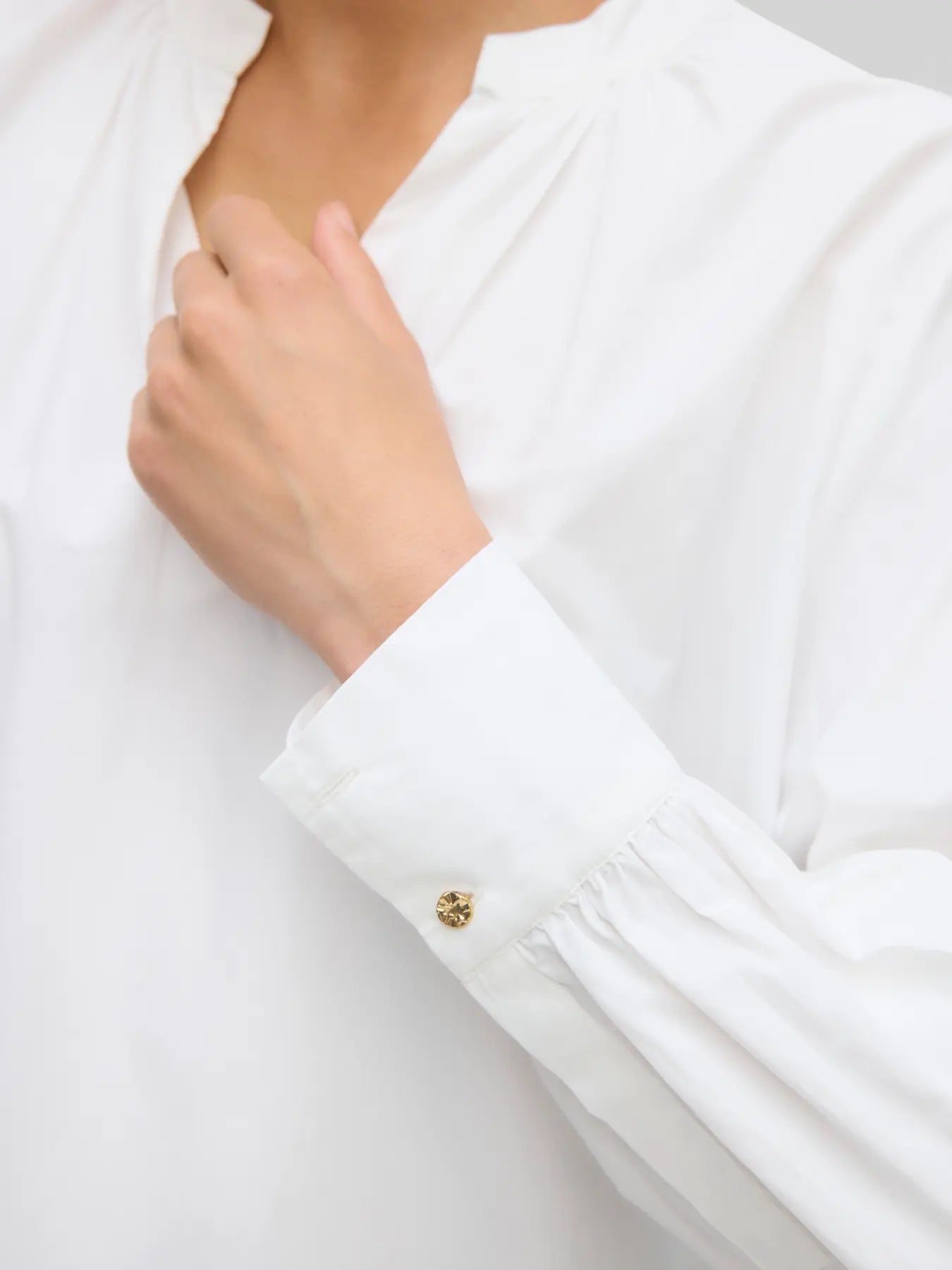 Fannie v-neck