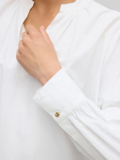 Fannie v-neck