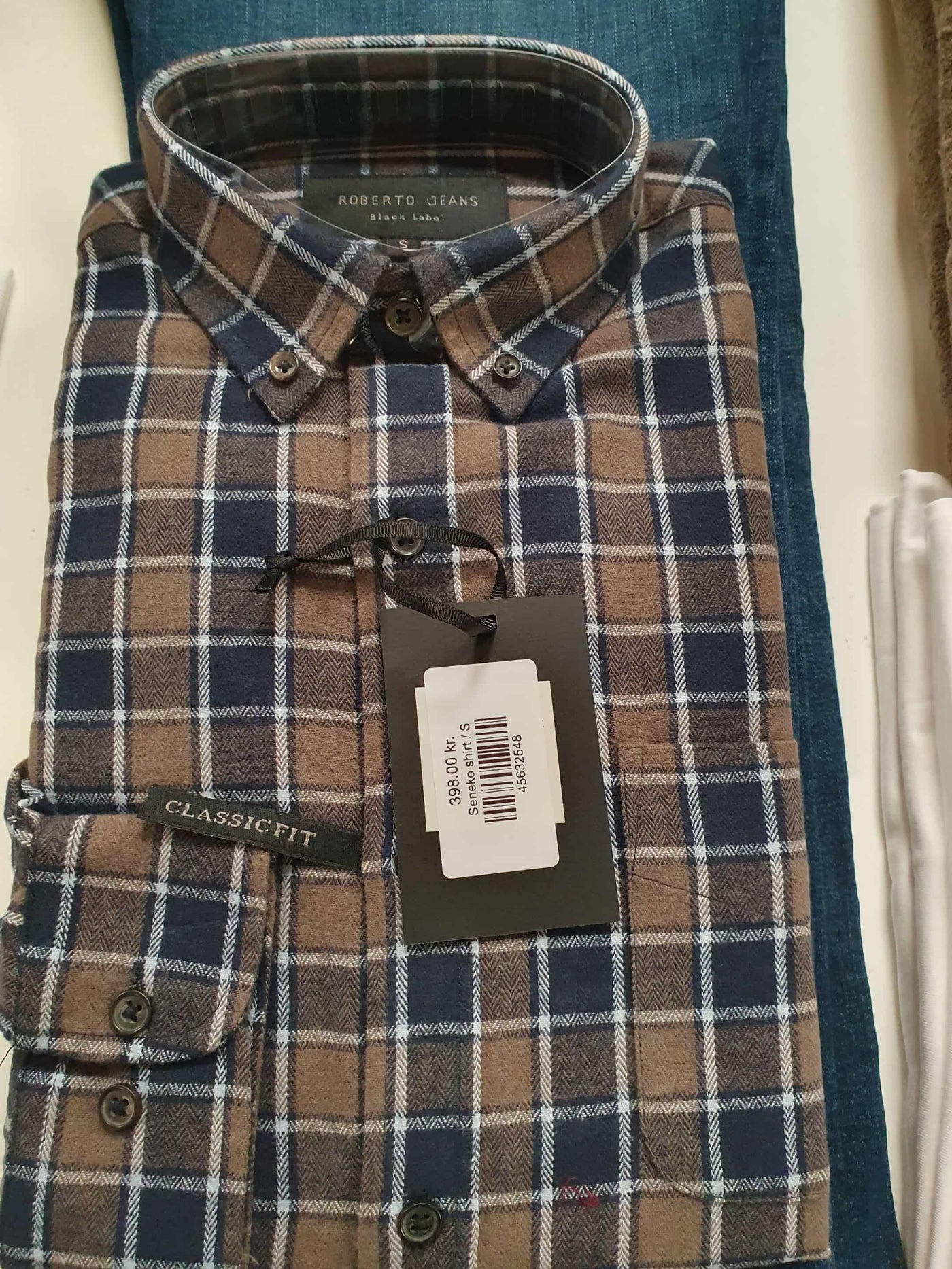 Seneko shirt